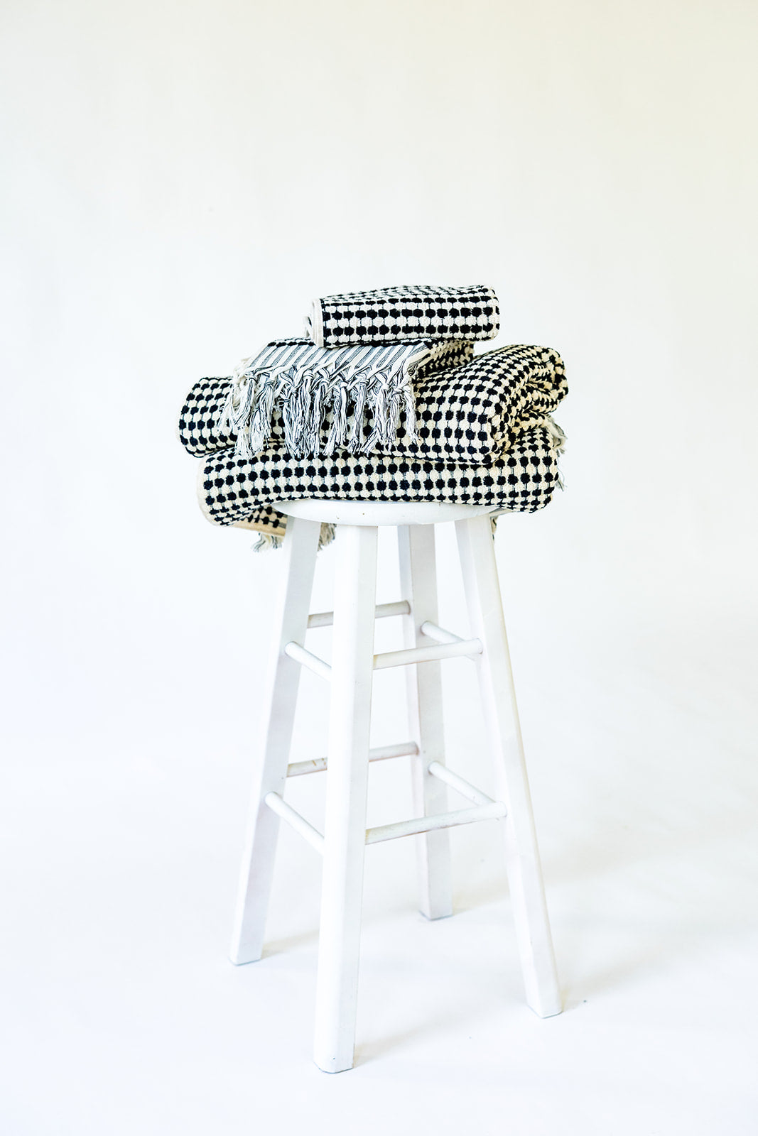 Black & White Pom Pom Cloud Towel