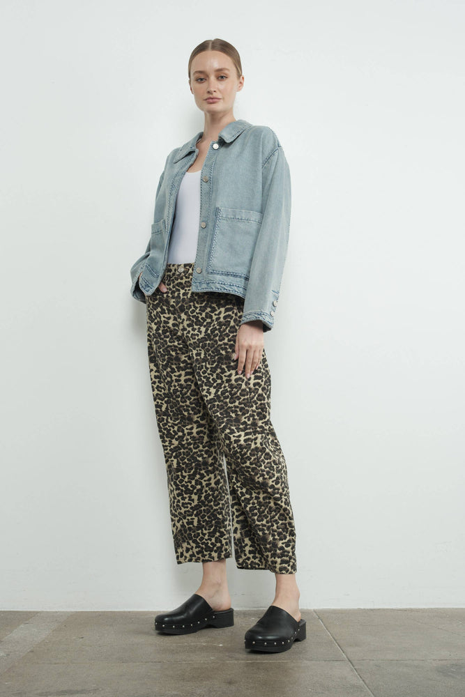 Embroidered Pockets Lightweight Denim Jacket