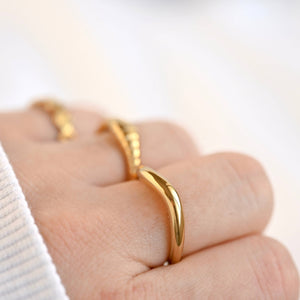 Slim Wave Ring - Waterproof Gold Wavy Figure Ring