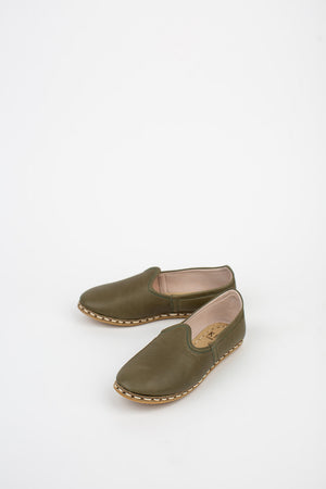 
            
                Load image into Gallery viewer, Neutral Leather Slip On Shoes in Olive
            
        